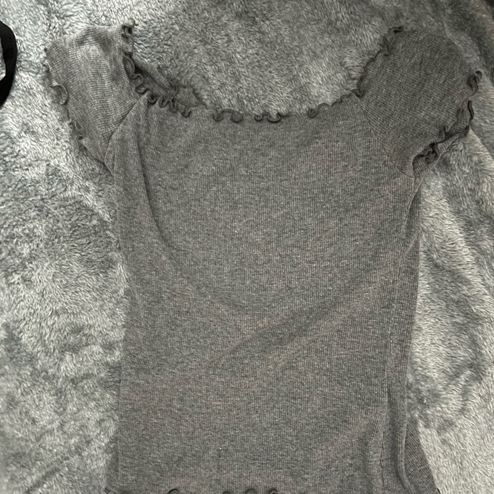 Grey hollister crop too